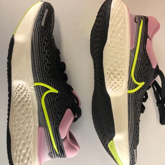 Nike Women's ZoomX Invincible Run Flyknit FK Black Pink CT2229-002 Size … - Picture 2 of 10
